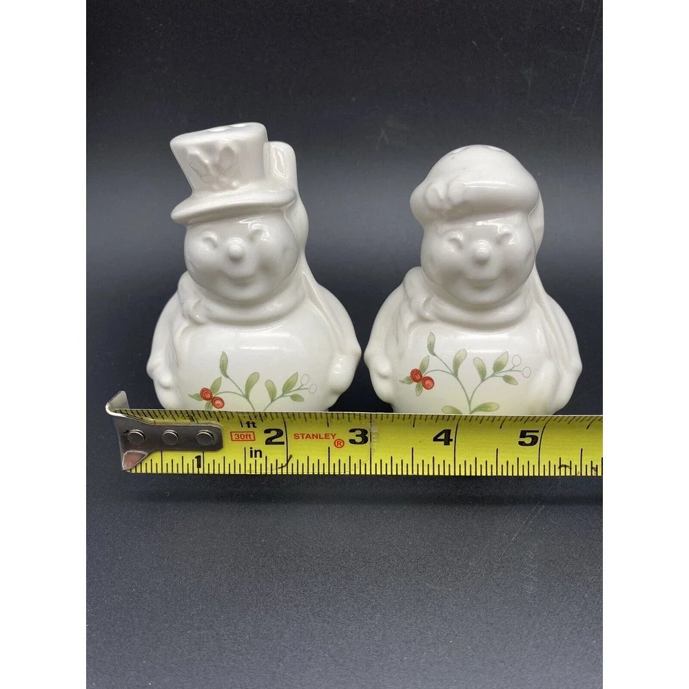 Pfaltzgraff Winterberry‎ Snowman Salt & Peper Shaker Set with Stoppers
